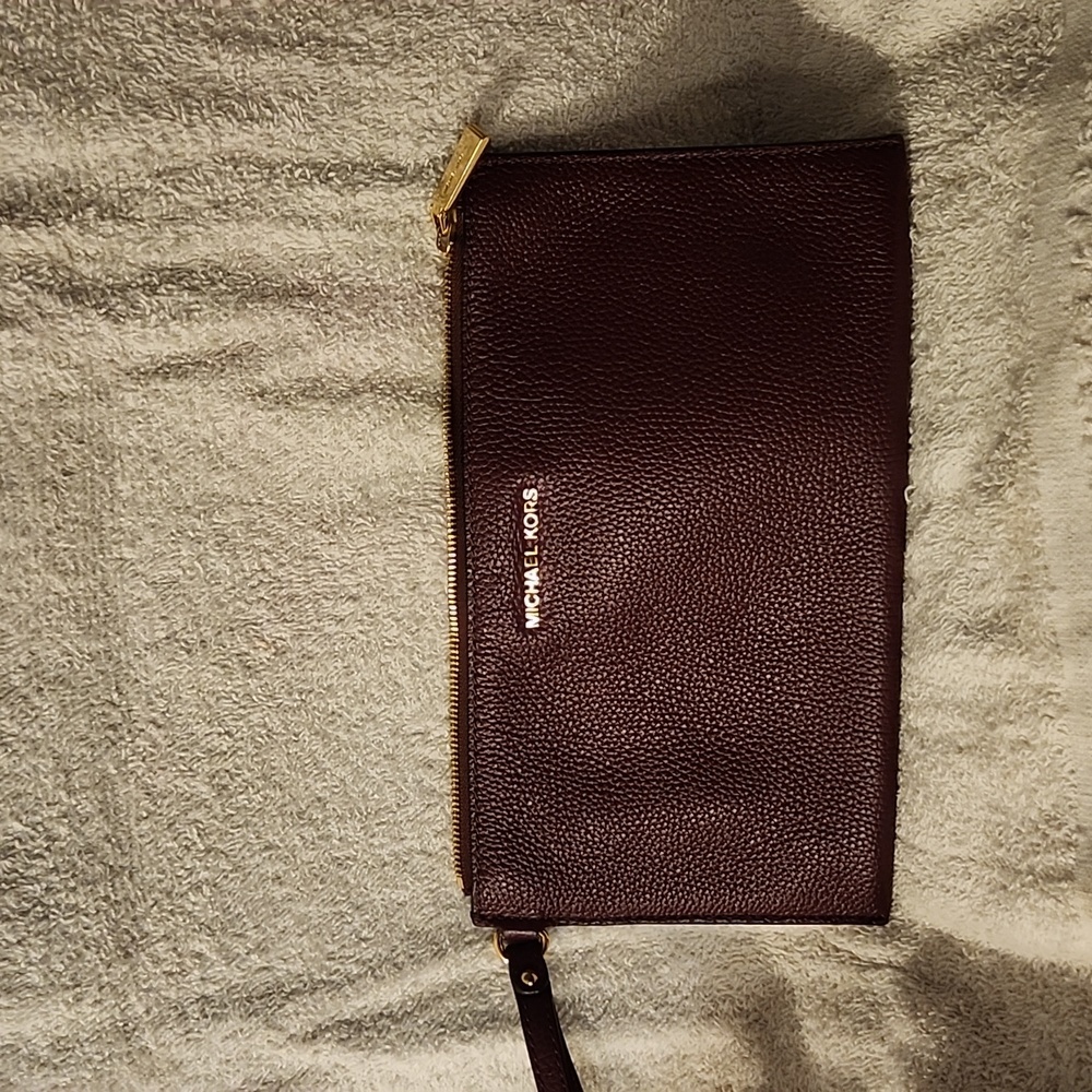 •Michael Kors• Purple Pebbled Leather XL Pouch/Wristlet w Card Slots~Gently Used